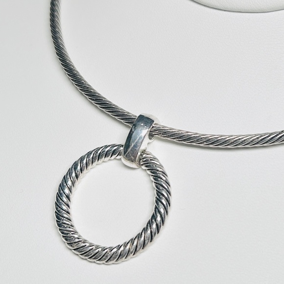 Vintage Talbots Silver Tone Twisted Pattern Wire Choker Necklace Circle Pendant - Picture 4 of 11